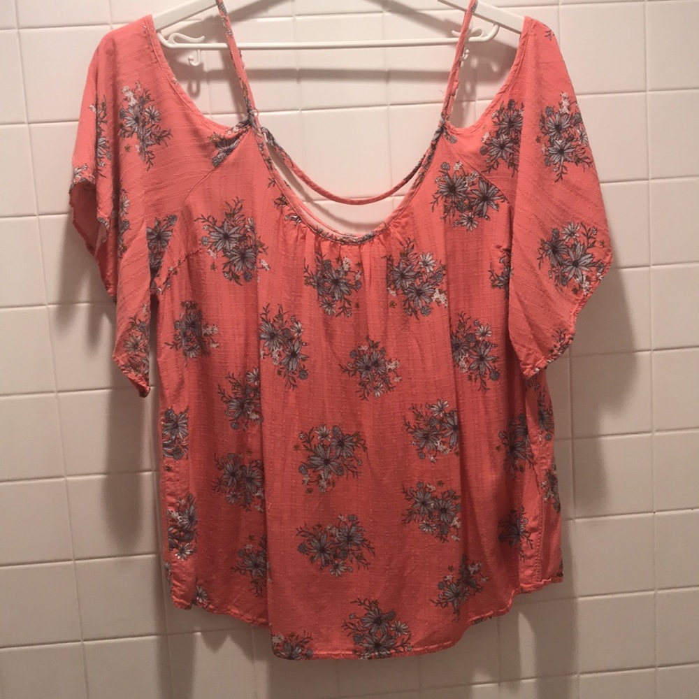 Torrid 3 woman’s Blouse Cold Shoulder Coral/Pink Bell Sleeved Scooped Neck